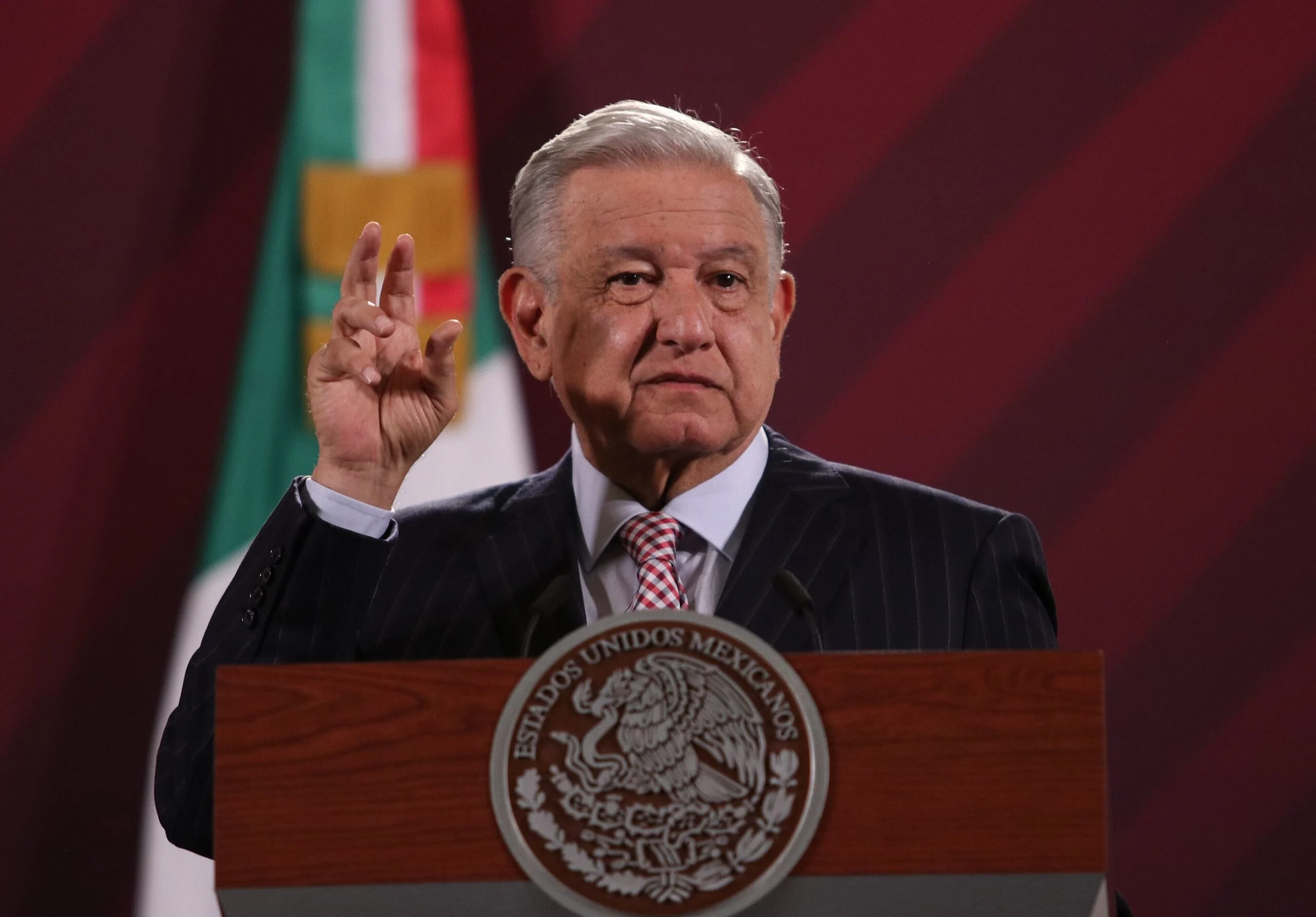 AMLO defiende investigación del caso Ayotzinapa