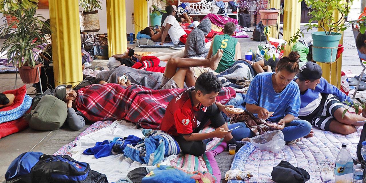 Migrantes varados en terminales de Oaxaca