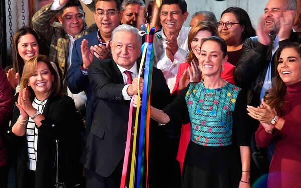 El INE ordena retirar mensajes de Bastón de Mando