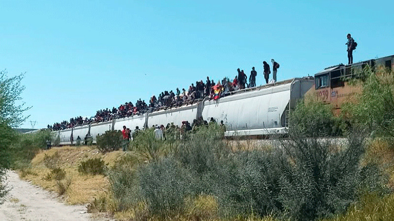 Ferromex detiene 60 trenes de carga por tránsito de migrantes