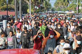 Marchan migrantes en Chiapas, piden paso libre