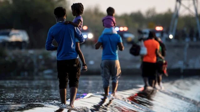 Persiguen a migrantes en frontera con Tijuana