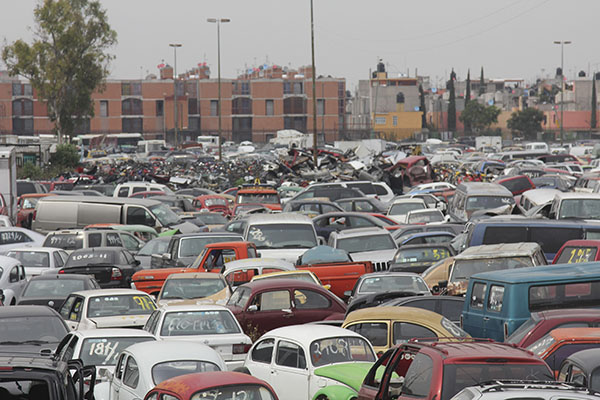 Pone ultimátum a corralones y grúas en Edomex
