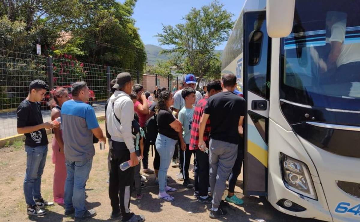 Saturan migrantes centros de movilidad en Oaxaca