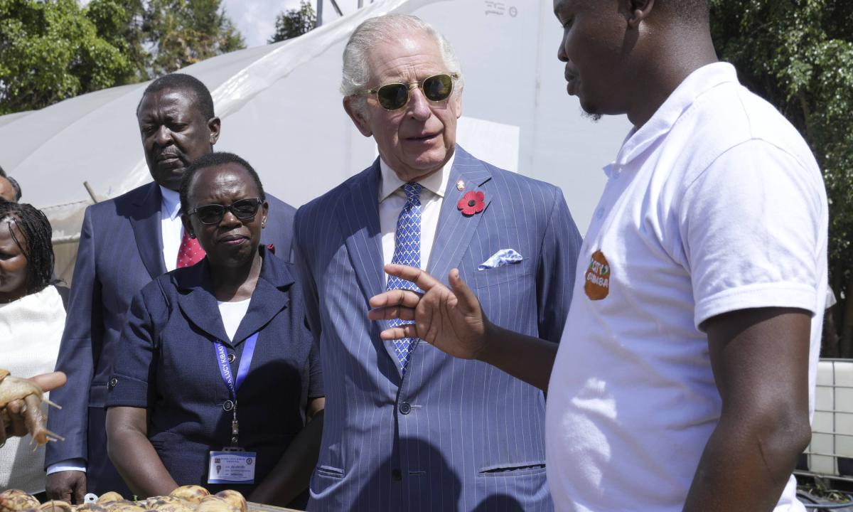 Rey Carlos III reconoce el pasado colonial en su visita a Kenia