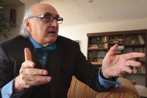 El analista político Alfredo Jalife-Rahme se encuentra actualmente bajo arresto en la Ciudad de México por presunta difamación.