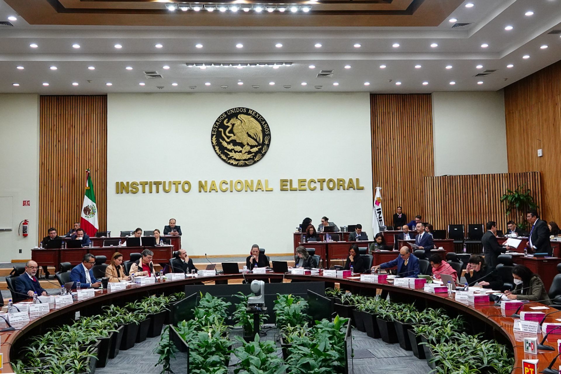 Se evalúan 22 sedes, incluyendo estudios de televisión de canales públicos, centros culturales y planteles universitarios para los debates presidenciales.