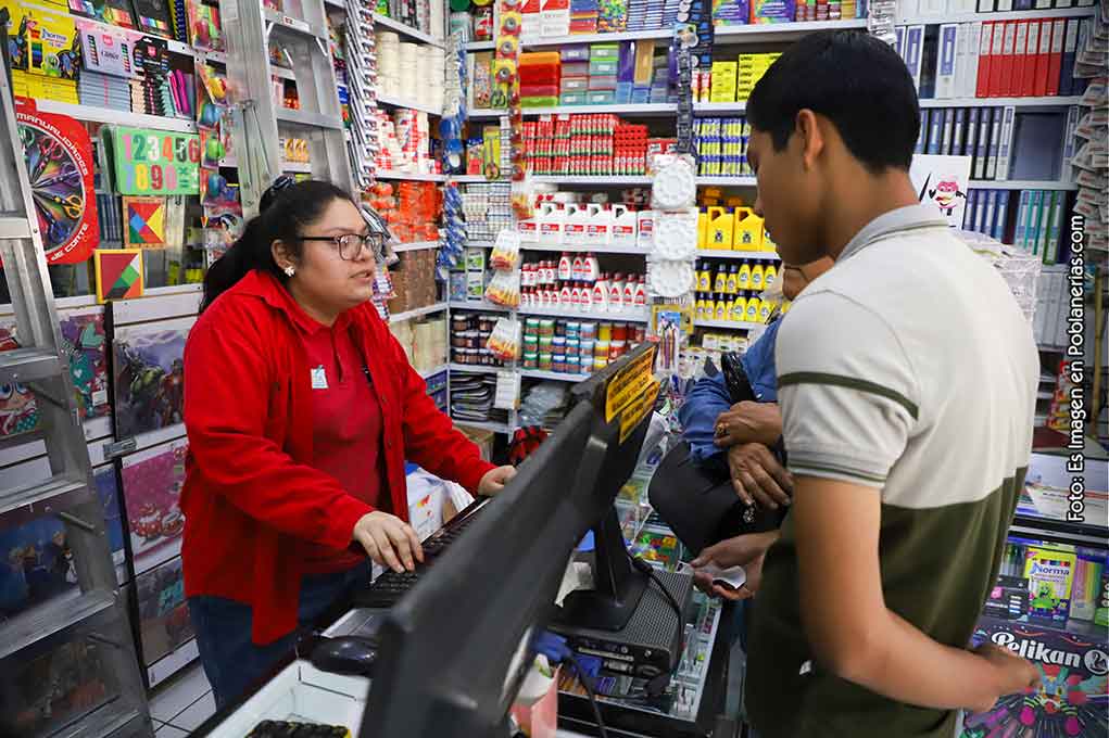 Conocida como “Ley Silla”, ésta prohíbe a los empleadores obligar a los trabajadores a permanecer de pie toda la jornada laboral en México.