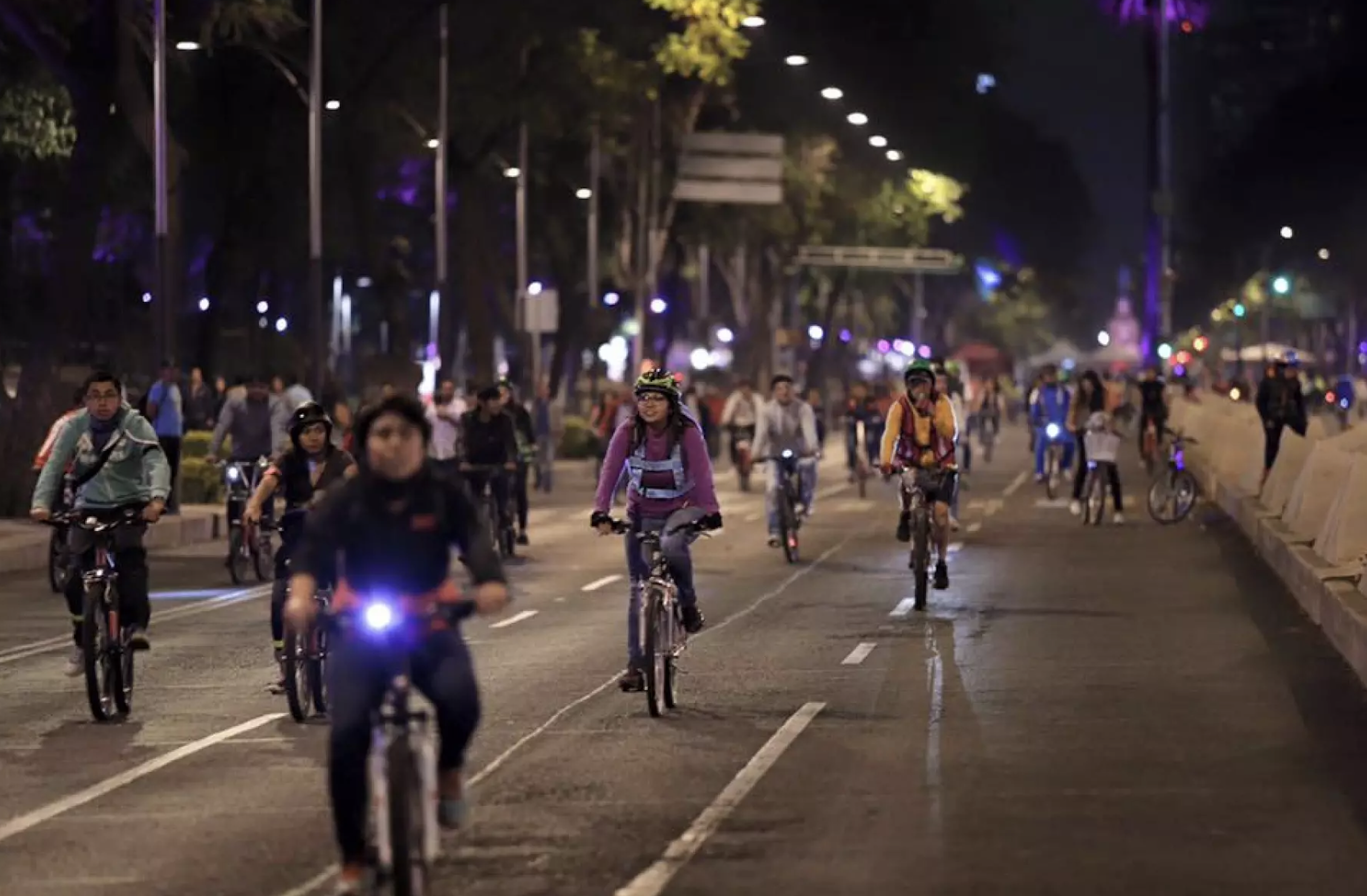 En las cuatro ediciones de Paseos Nocturnos al menos 164 mil 501 ciclistas, corredores, patinadores y peatones, disfrutaron de estos recorridos.