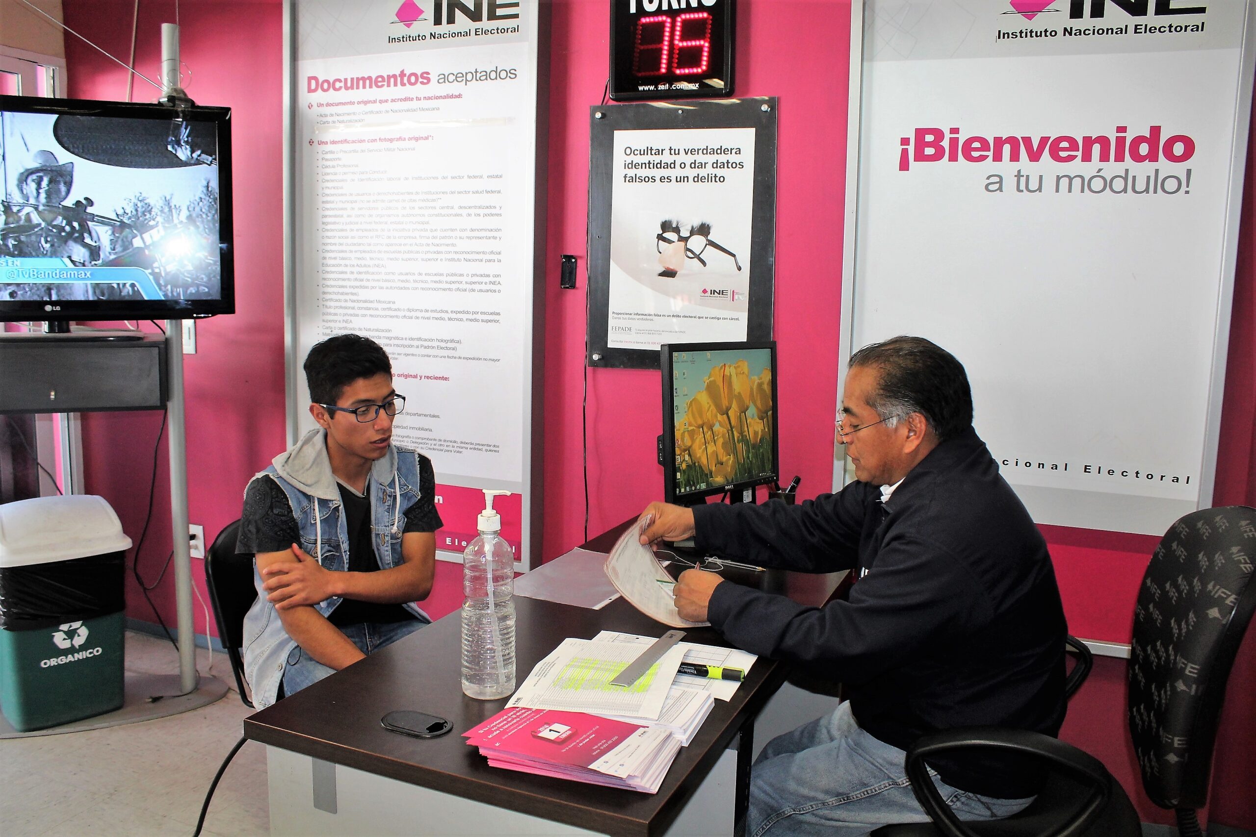 El INE informó que sus 855 módulos en todo el país, permanecerán abiertos de lunes a sábado y los domingos 14 y 21 de enero.