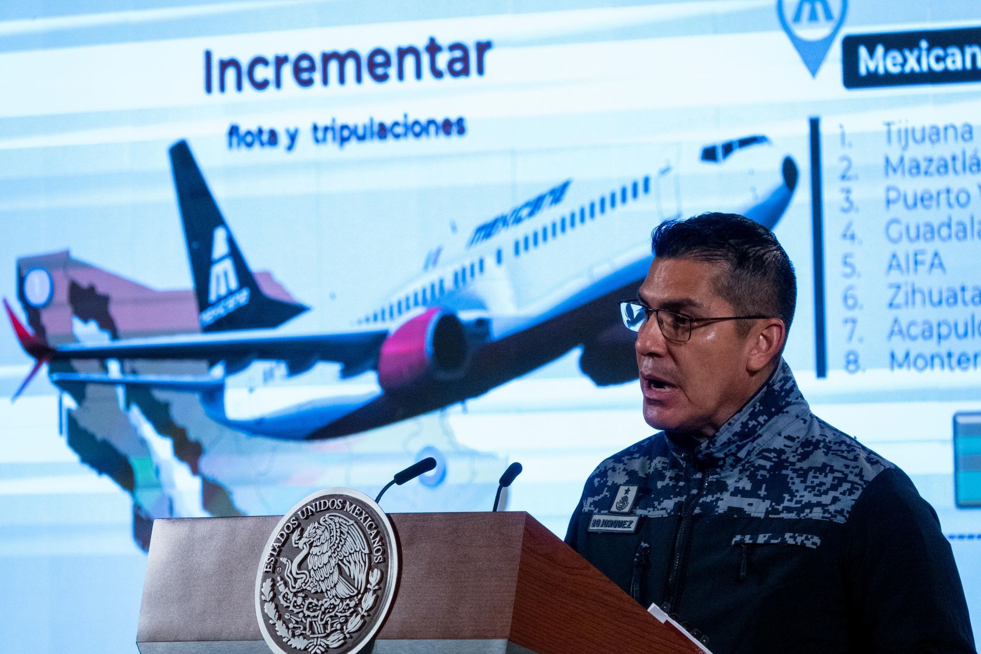 Mexicana de Aviación ha tenido más de 280 horas de vuelo, con un promedio de 16 viajes diarios y 112 semanales, según informó el representante de la SEDENA.