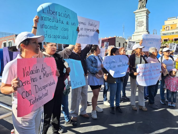 Marvin "N" de 18 años, quien padece discapacidad mental fue detenido acusado de participar en un robo a mano armada ocurrido en Morelos.