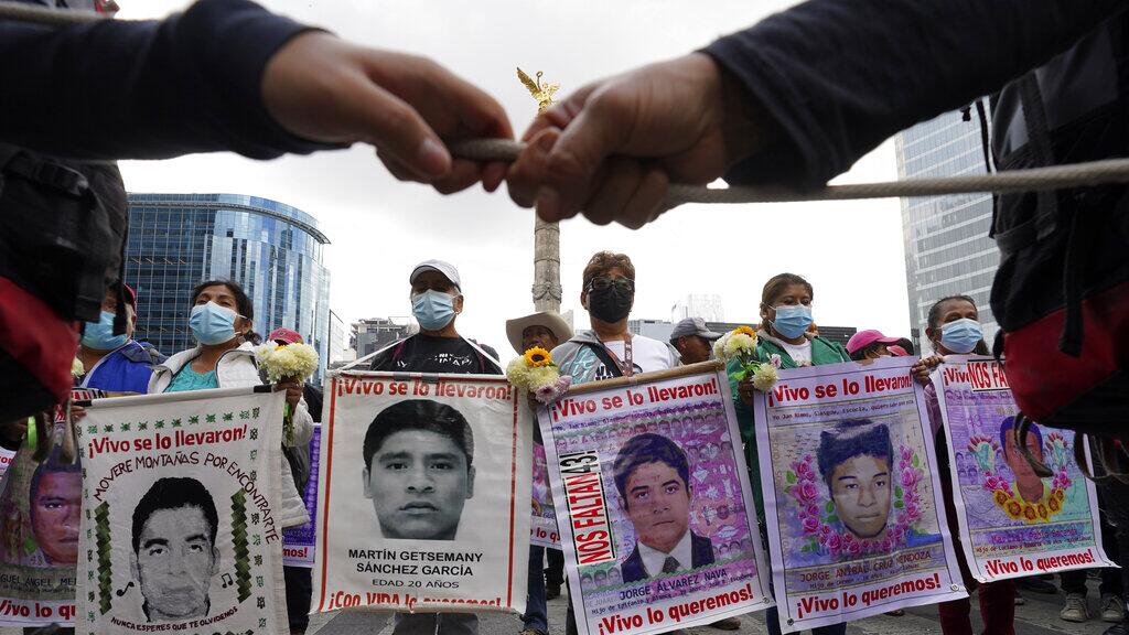 Tras estar seis meses en prisión, abandonaron la prisión militar, del Campo Militar número 1, los ocho del Ejército Mexicano relacionados con Ayotzinapa.