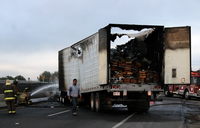 Bloqueos carreteros e incendio de vehículos se registraron en 10 puntos carreteros de Guanajuato en ciudades como Celaya, Juventino Rosas, Cortazar.