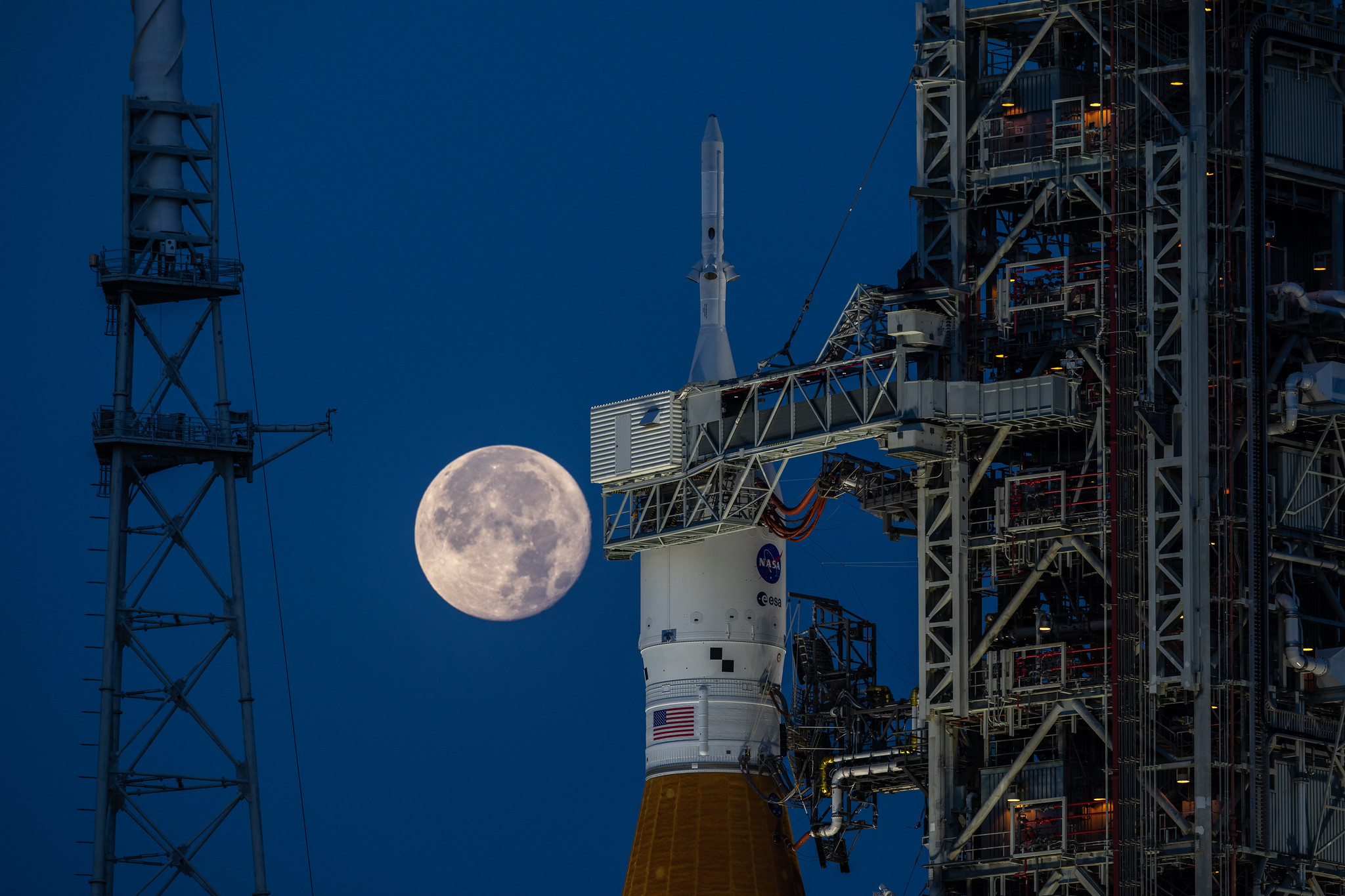 La NASA anunció que retrasará de 2025 a 2026 sus planes para llevar de nuevo astronautas a la superficie de la Luna.