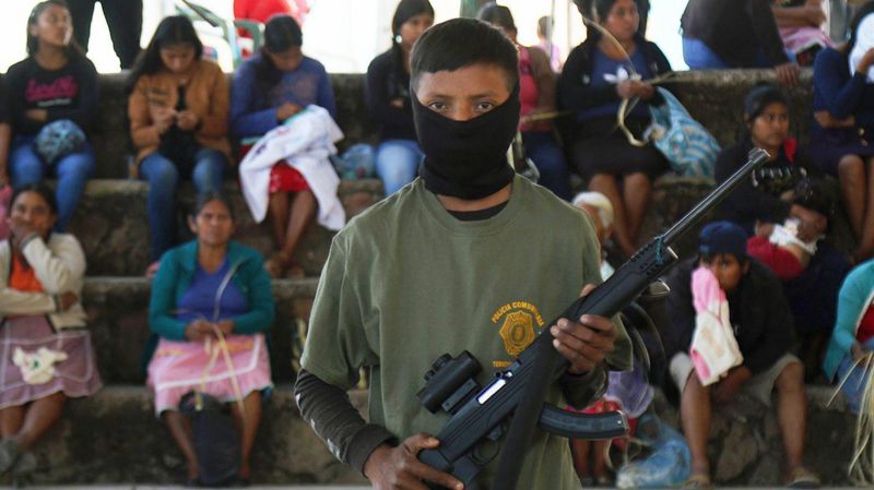 Debido al aumento de la violencia en el municipio de Ayahualtempa, Gurrrero, autoridades comunitarias integraron  a la policía comunitaria a 20 niños y adolescentes