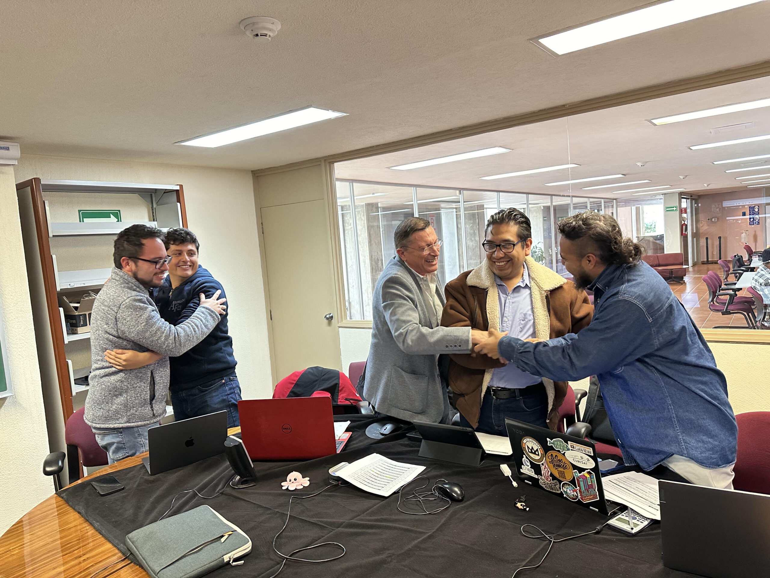 El Instituto de Ciencias Nucleares de la UNAM dio buenas noticias sobre el lanzamiento de Proyecto Colmena asegurando que funciona de forma exitosa.