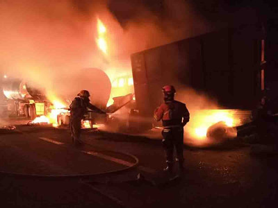 Choque múltiple e incendio en Nuevo León