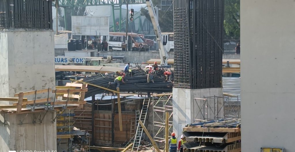 Desplome en estructura de CETRAM Santa Martha.