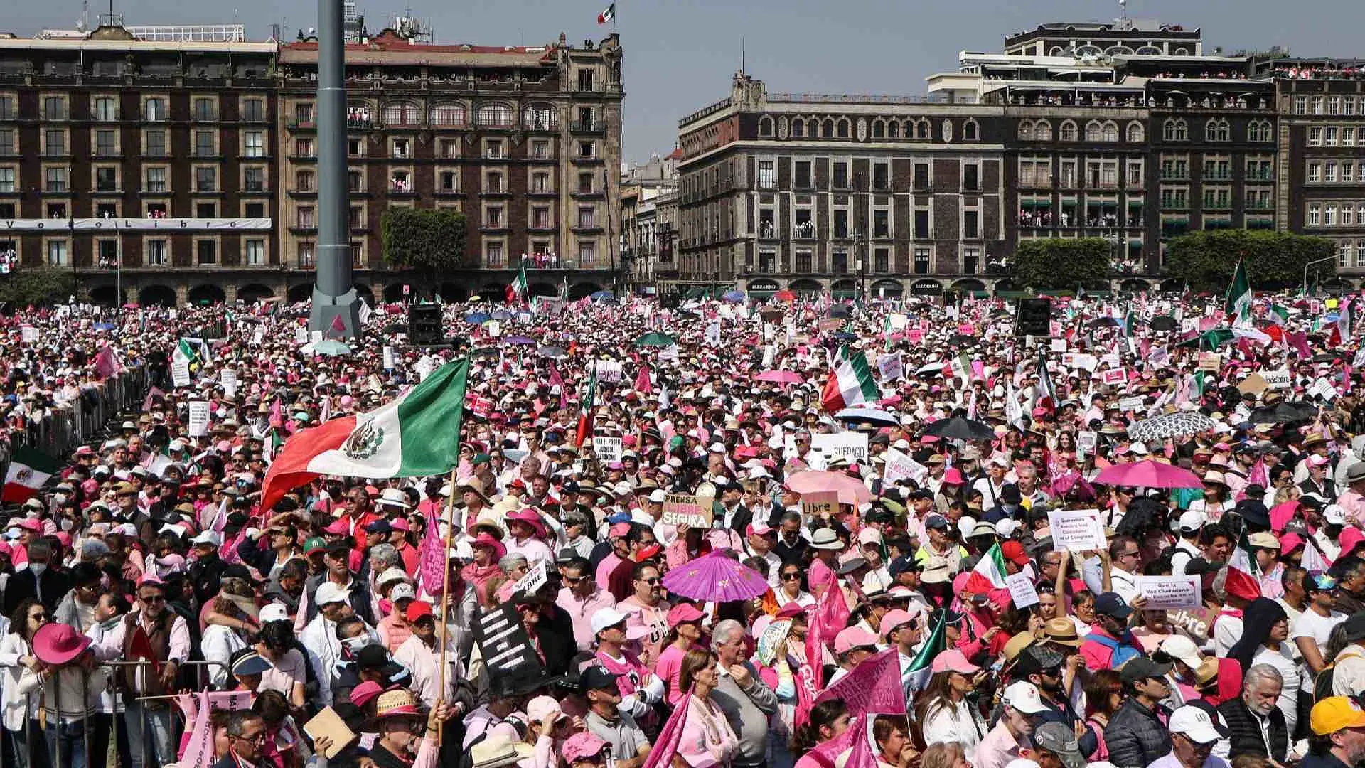 Marchan en defensa de la democracia en distintas ciudades de México