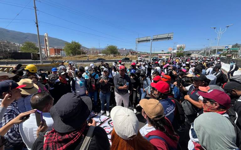 Normalista en Guerrero exigen la liberación de estudiantes detenidos