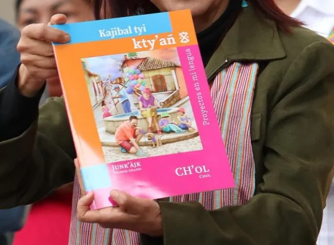 PRESENTAN LIBROS DE TEXTO GRATUITOS EN 20 LENGUAS INDÍGENAS