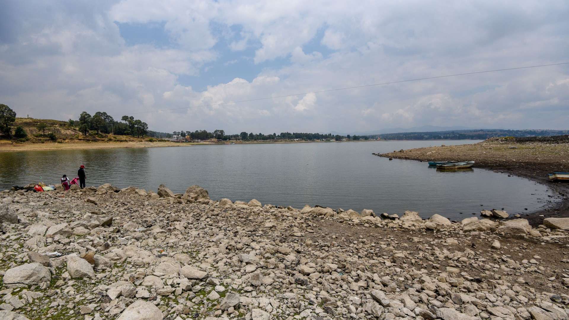 El Sistema Cutzamala, que abastece de agua al Valle de México, enfrenta una sequía histórica, con niveles de almacenamiento no vistos en más de 40 años.