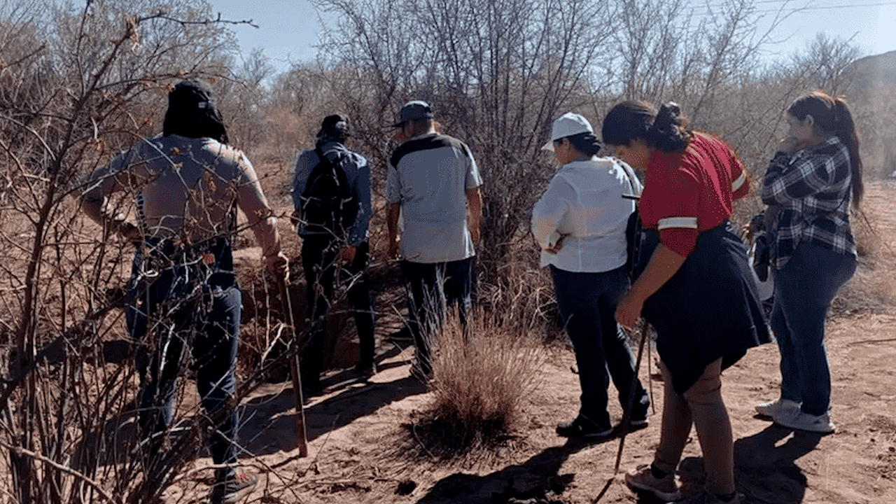 La líder del colectivo Madres Buscadoras de Sonora, Cecy Patricia Flores, dio a conocer el hallazgo de un pozo con al menos 70 metros de profundidad