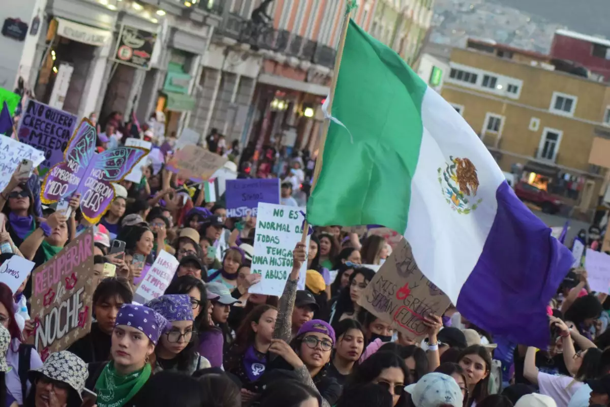 Muere mujer durante marcha 8M