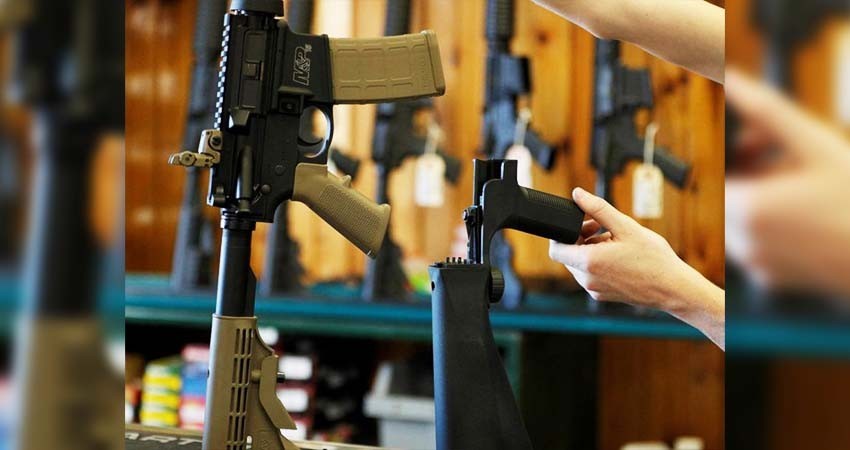 La Corte Federal del Distrito de Arizona consideró que tiene derecho a demandar a las tiendas de armas.