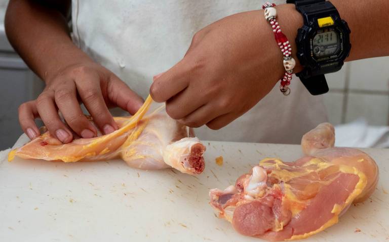 En Tlaxcala se han encontrado casos en los que la carne de pollo podría ser la fuente de contaminación de los casos Guillain Barré.