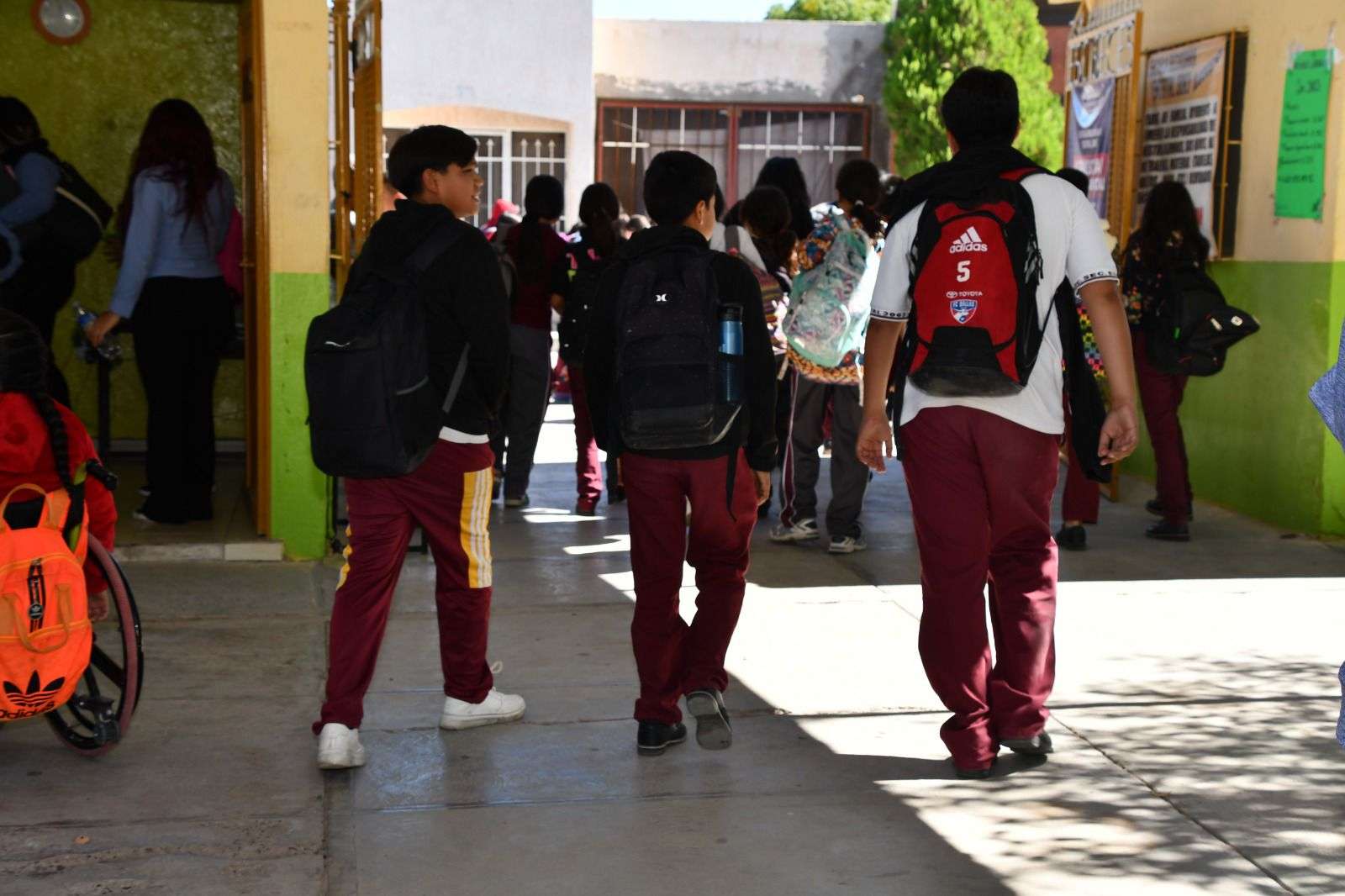 Chihuahua regresa a clases un día después del eclipse