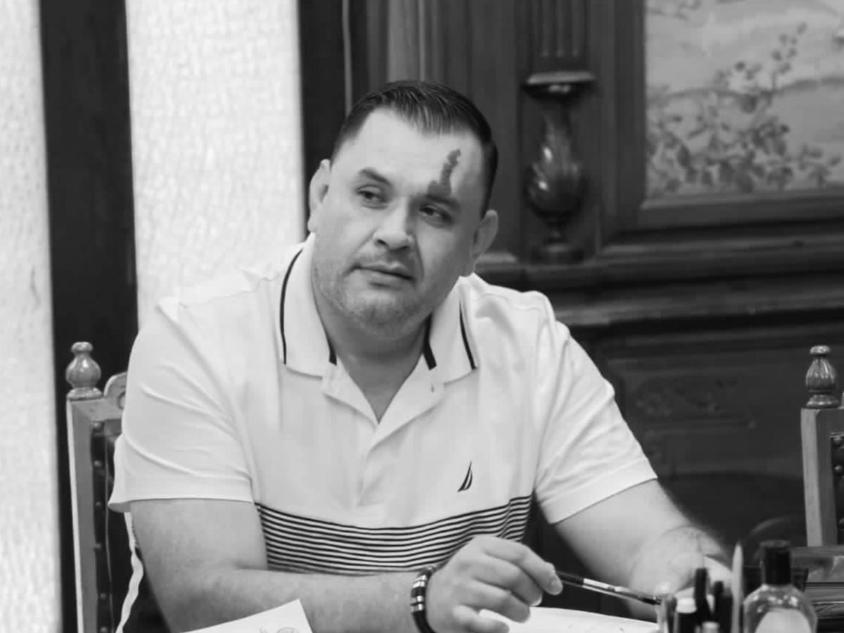 Guillermo Torres Rojas, presidente municipal de Churumuco, Michoacán fue asesinado mientras cenaba en compañía de uno de sus hijos en una taquería en Morelia.