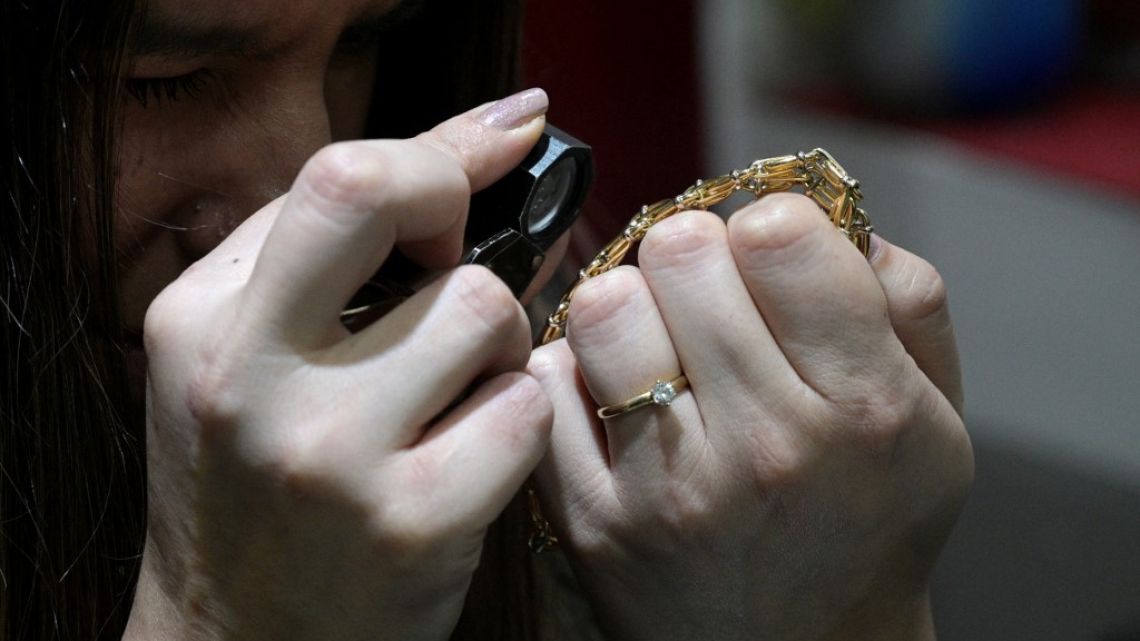 Crisis económica impulsa la venta de joyas en Buenos Aires