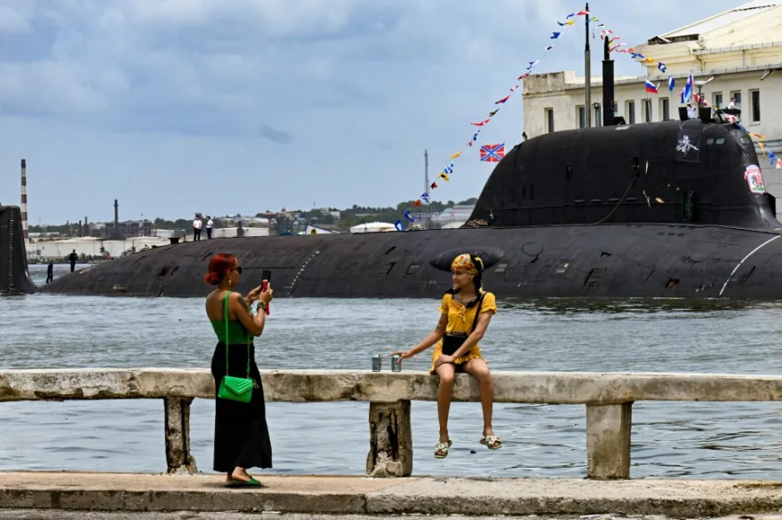 Despliegue Naval en Cuba: USS Helena y submarino Ruso Kazan