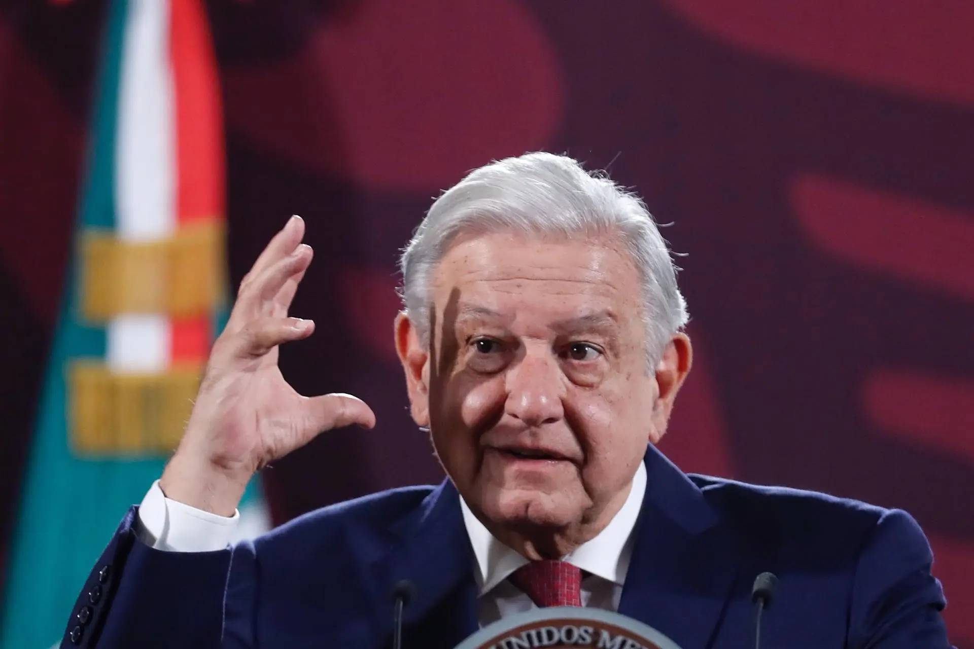 López Obrador reitera firmeza en reforma judicial pese a "nerviosismo" financiero