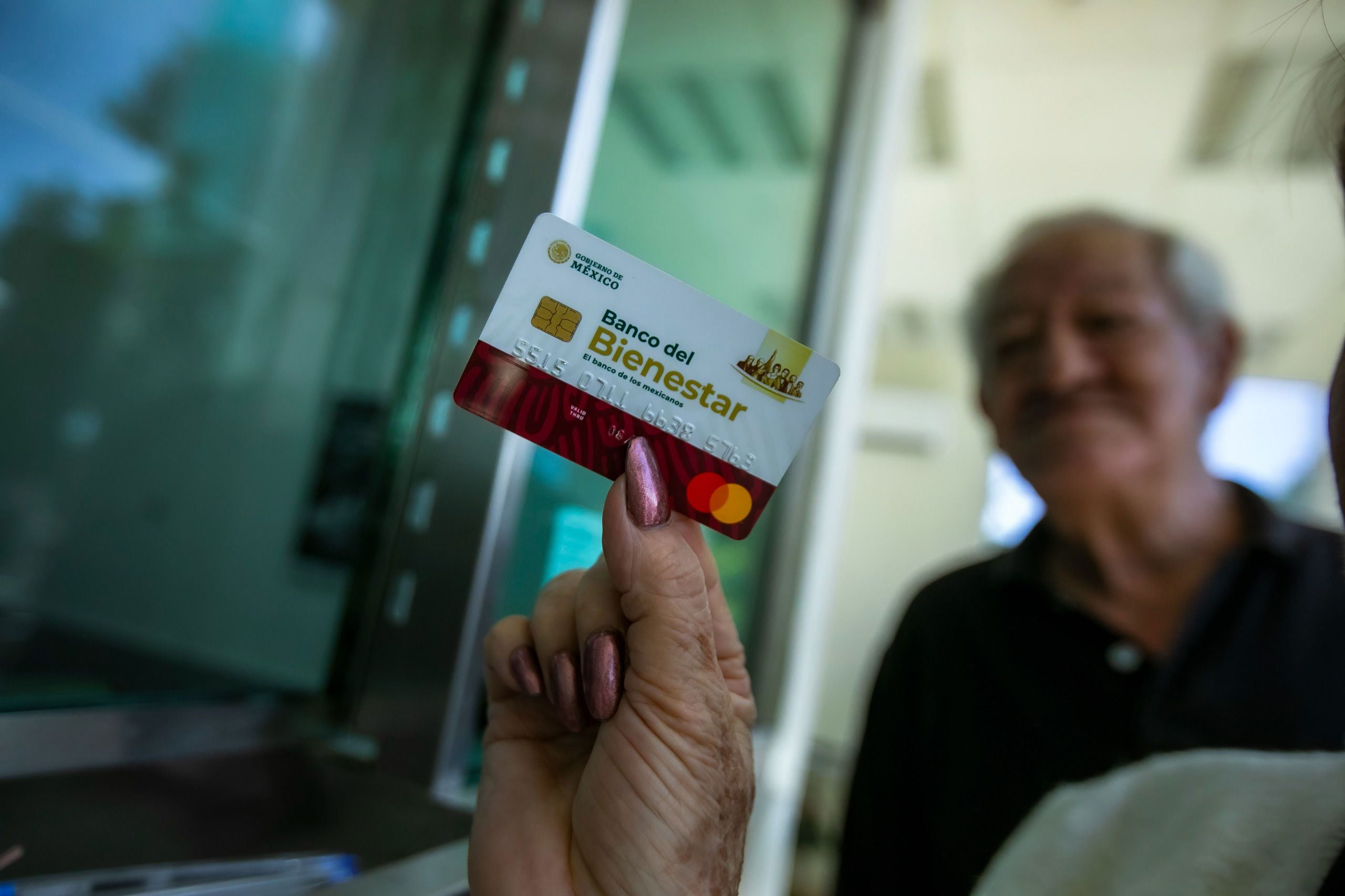 Dispersión bancaria de Pensiones y Bienestar sigue activa