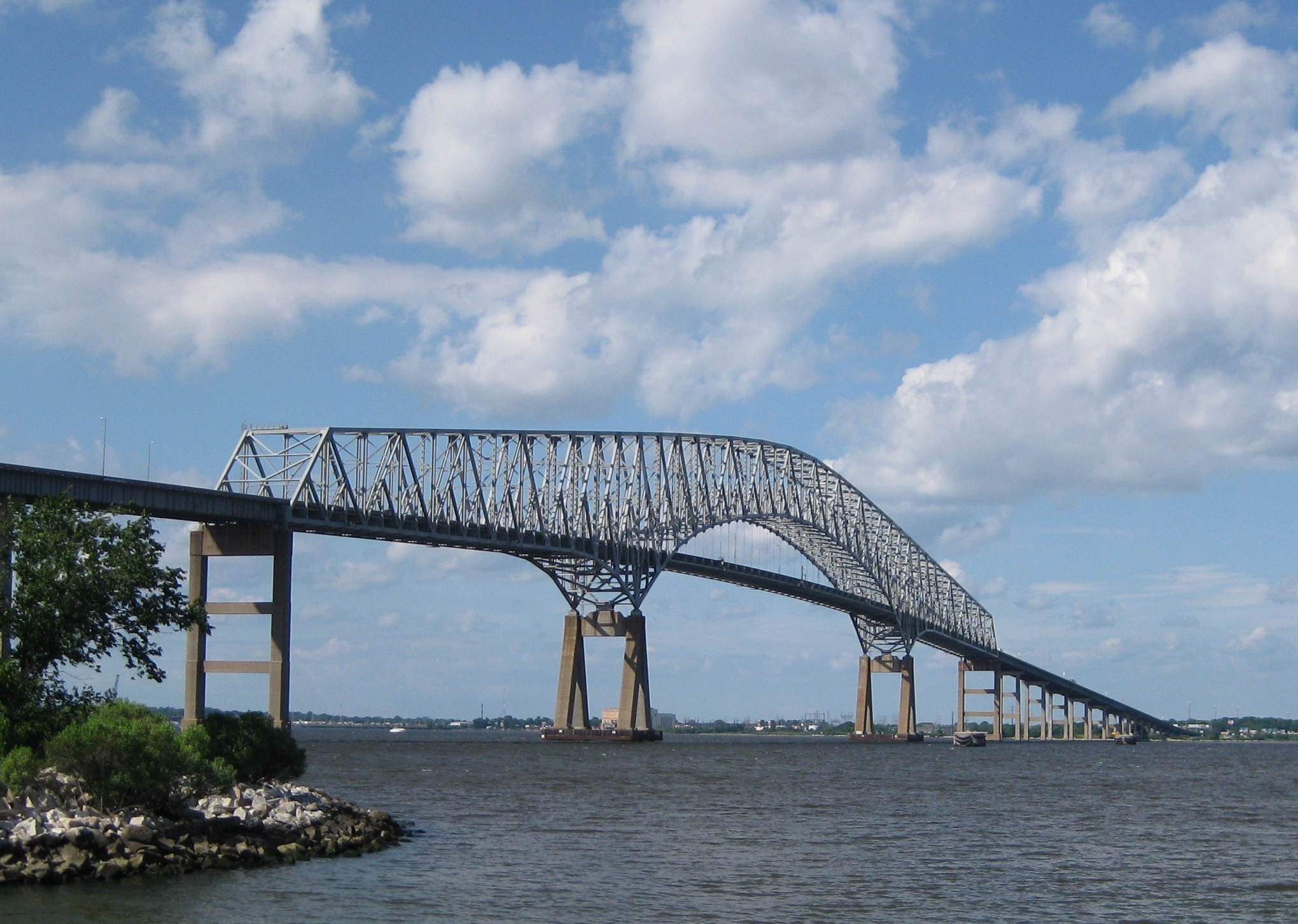 Familias de víctimas del colapso del puente Francis Scott Key acuden a tribunales contra compañía naviera