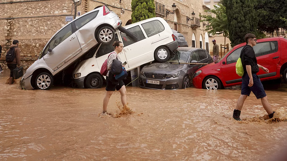 Fenómeno climático DANA deja al menos 70 muertos en España