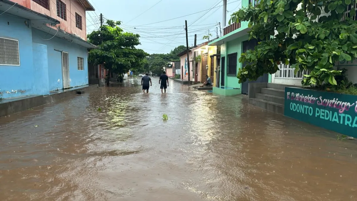 Se deborda río de Los Perros en Juchitán de Zaragoza