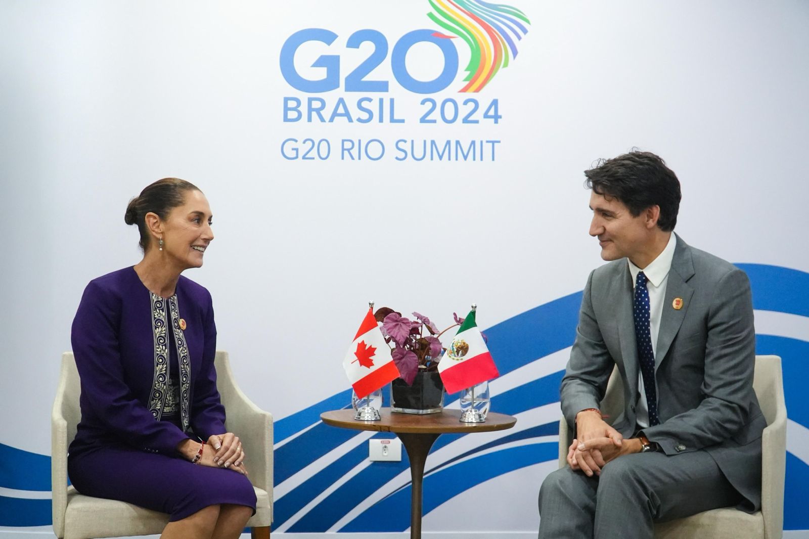 Sheinbaum reafirma compromiso de México con el T-MEC en reunión con Trudeau durante el G-20