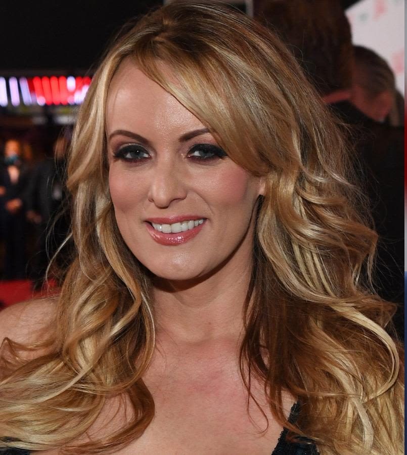 Trump logra aplazamiento indefinido de sentencia en caso Stormy Daniels