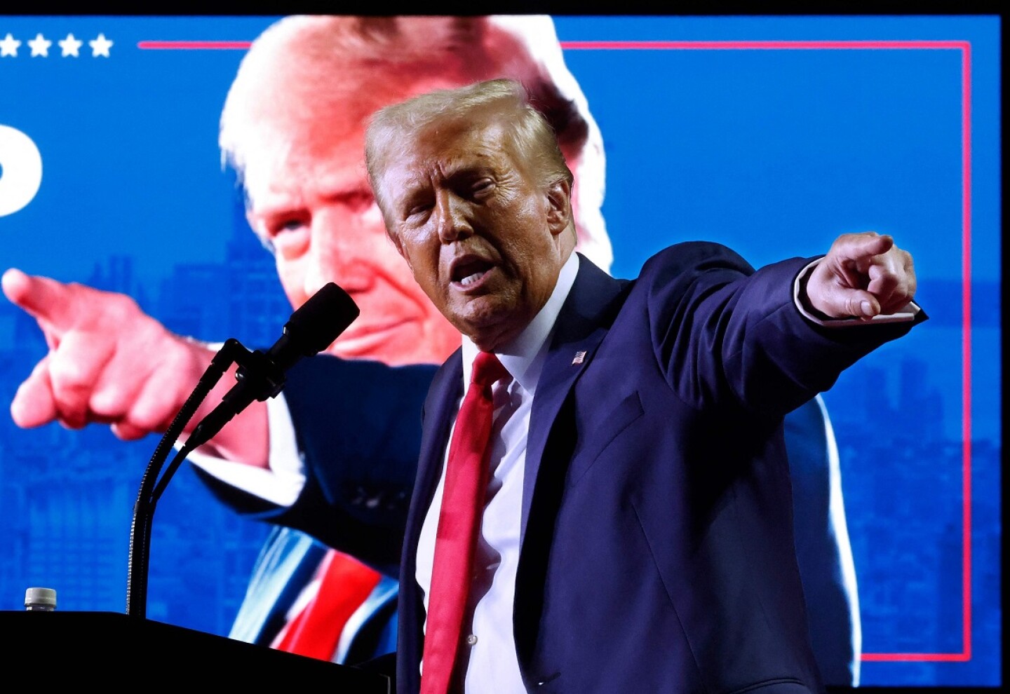 Trump regresa a la Casa Blanca para discutir la transferencia de poder con Biden