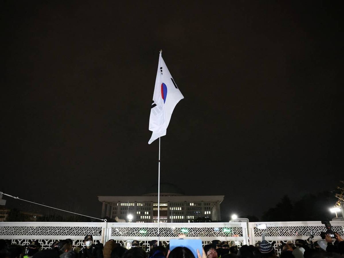 EE.UU. emite alerta de seguridad tras intento de autogolpe de Estado en Corea del Sur
