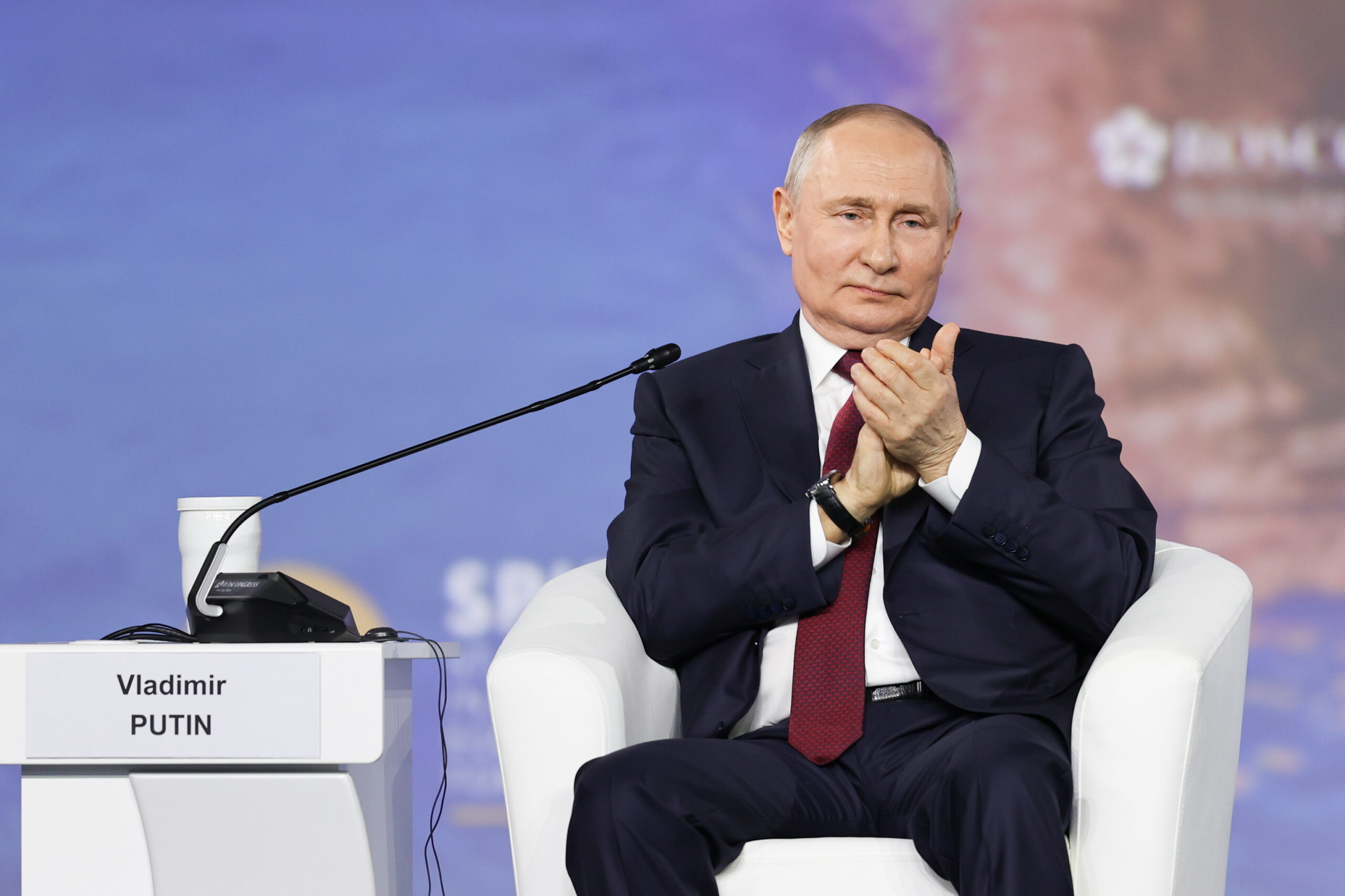 Putin ofrece negociaciones para terminar conflicto en Ucrania; rechaza diálogo directo con Zelenski